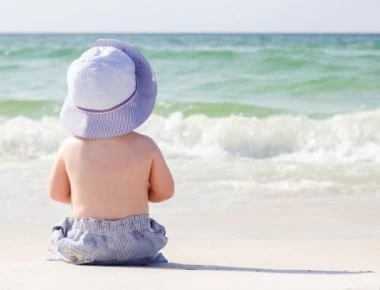 Να μπει το παιδί στην θάλασσα μετά το φαγητό; - Δείτε ποια είναι η αλήθεια